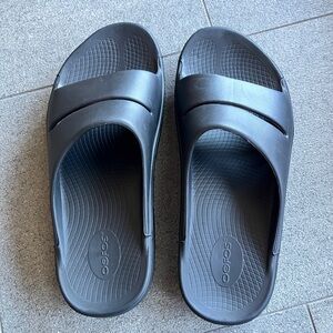 Oofos Men's Black Slide Sandals